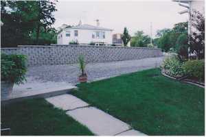 Commercial retaining wall